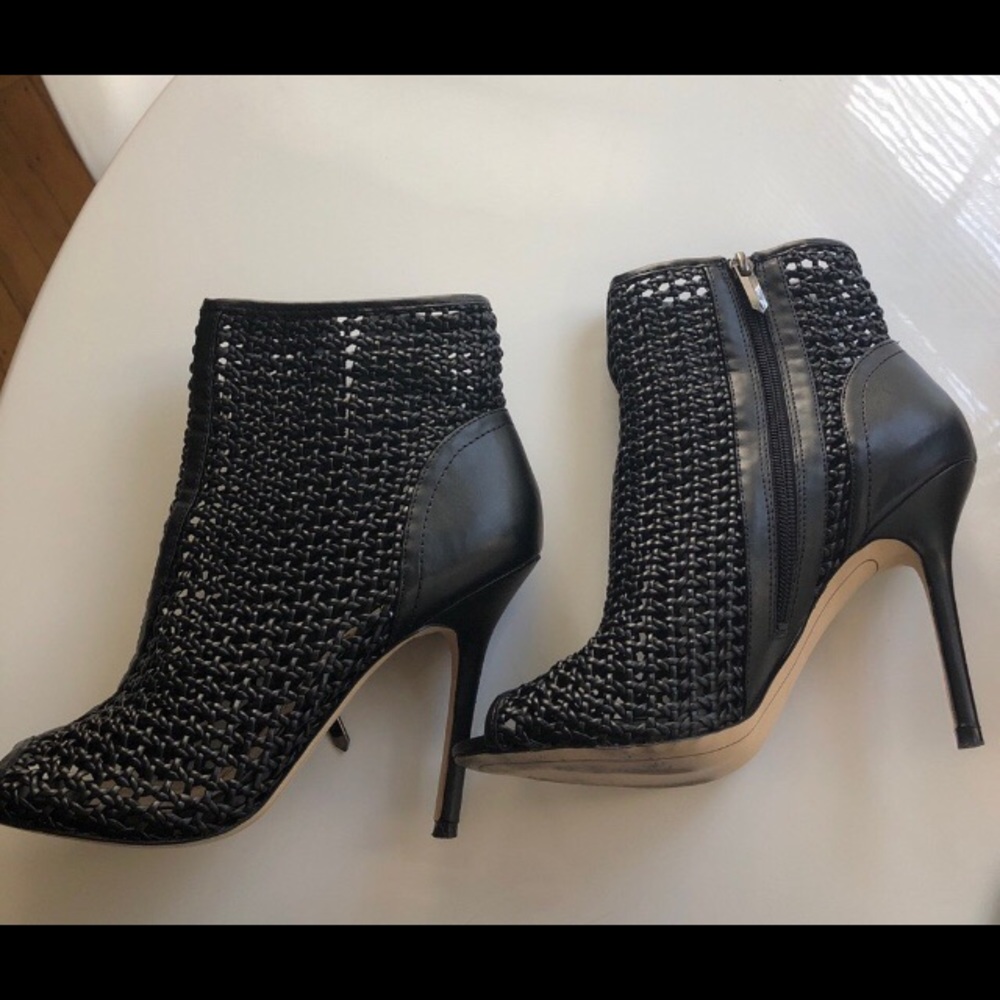 Sam Edelman black leather booties size 8